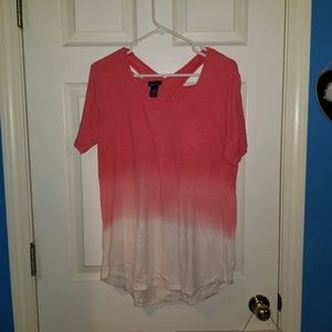 Red and white ombré tee